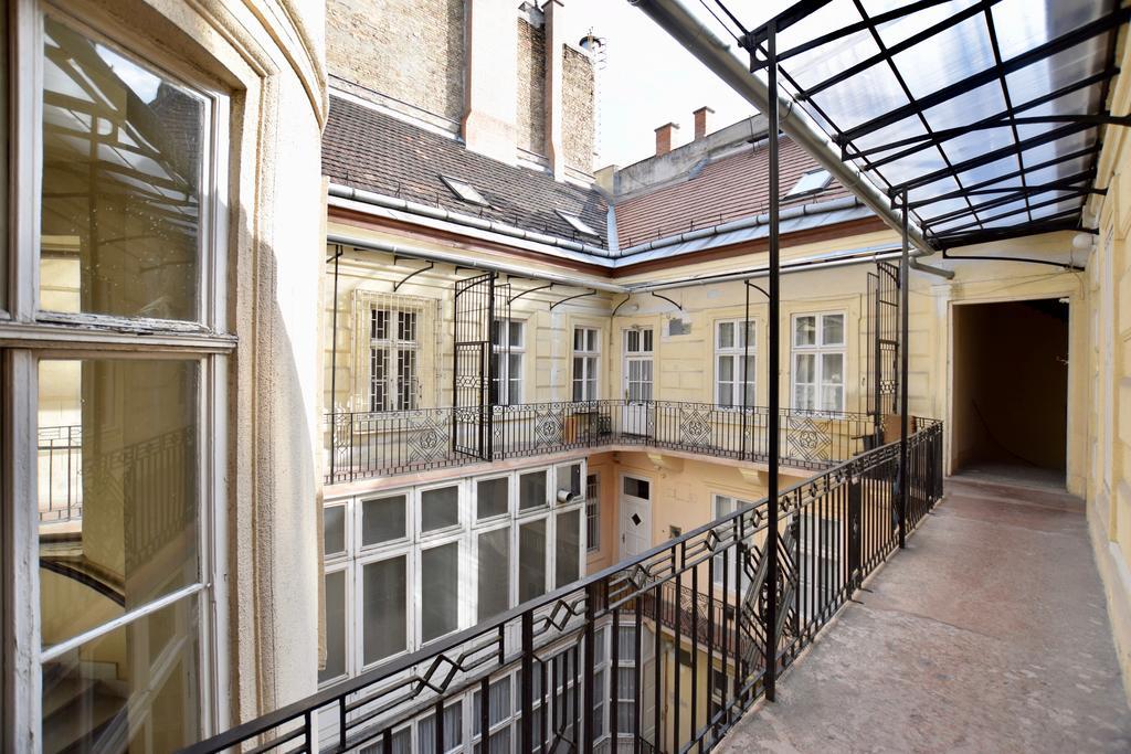 Luxury Apartment By Hi5 - Szervita Suite Budapest Extérieur photo